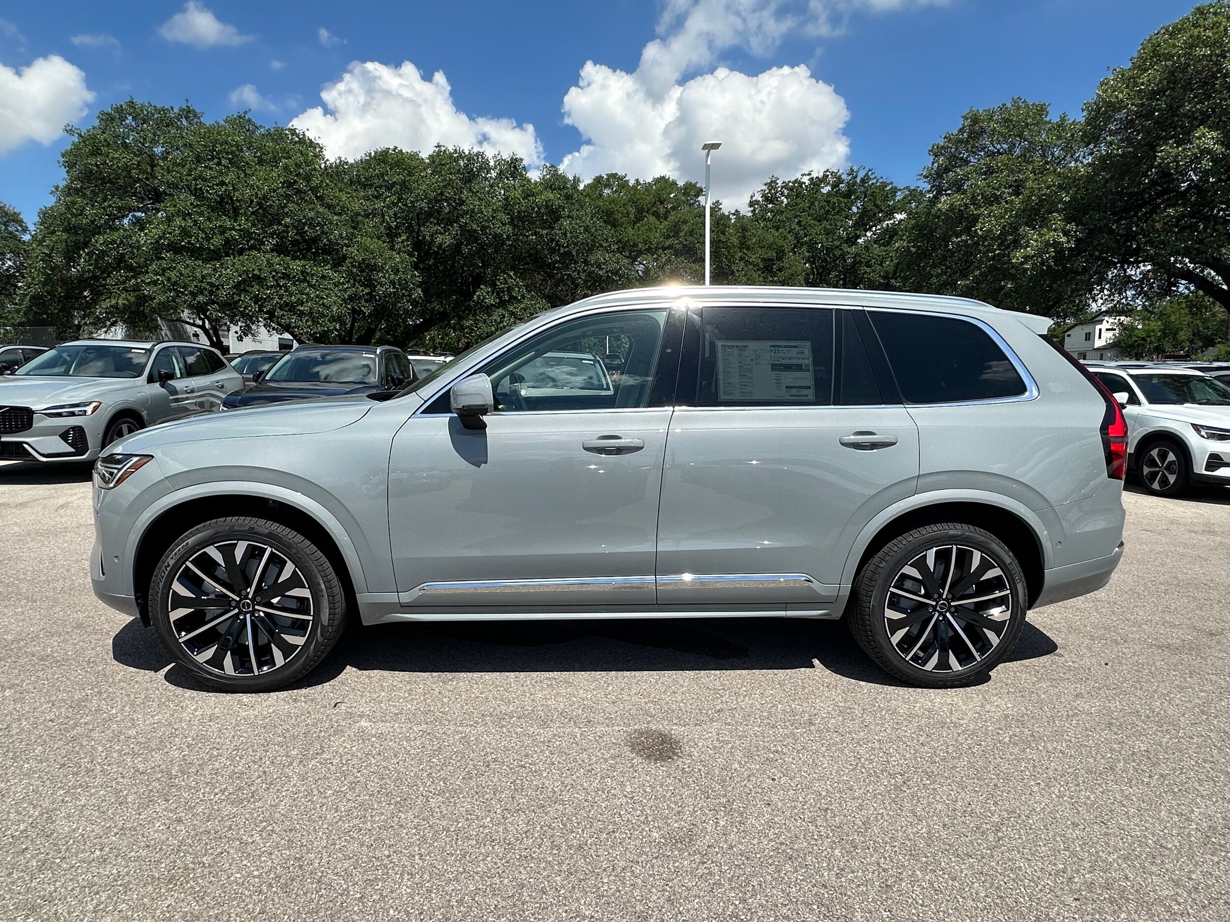 2026 Volvo XC90 photo 2