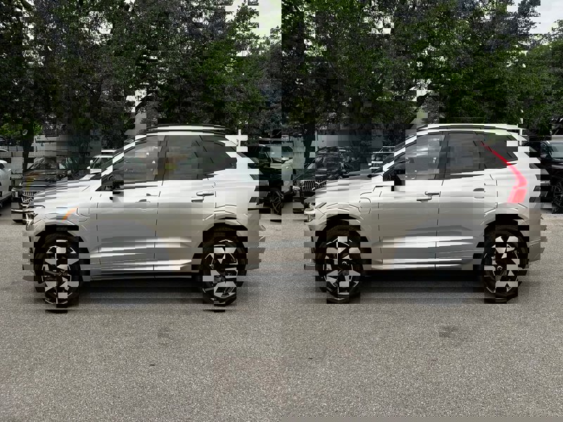 2025 Volvo XC60 Hybrid T8 Plus photo 3