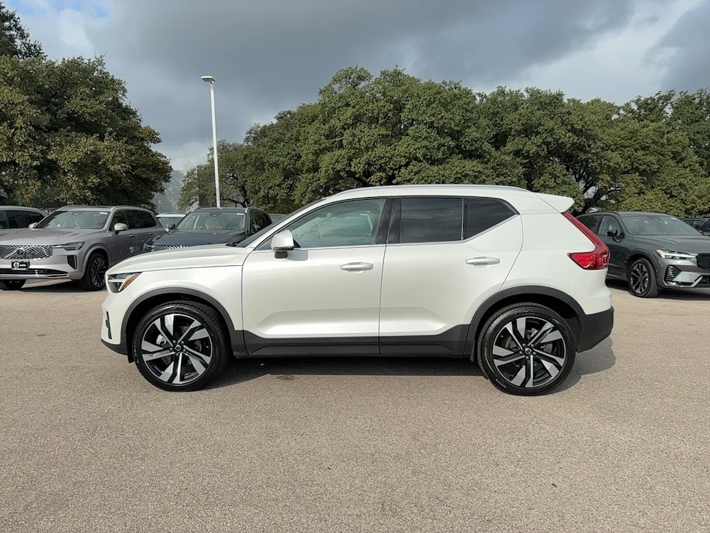 Certified 2025 Volvo XC40 B5 Plus Bright Theme SUV