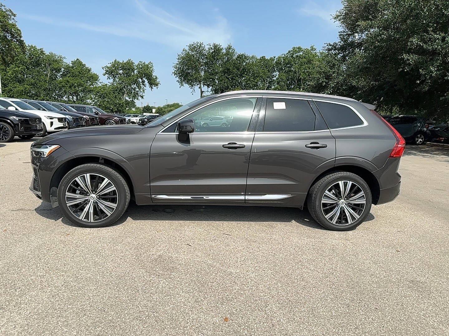 2022 Volvo XC60 B5 Inscription photo 3