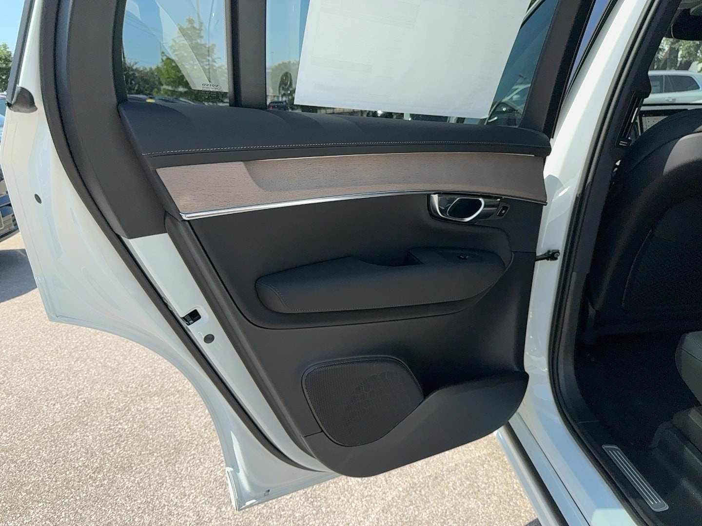 2025 Volvo XC90 Core - Photo 16