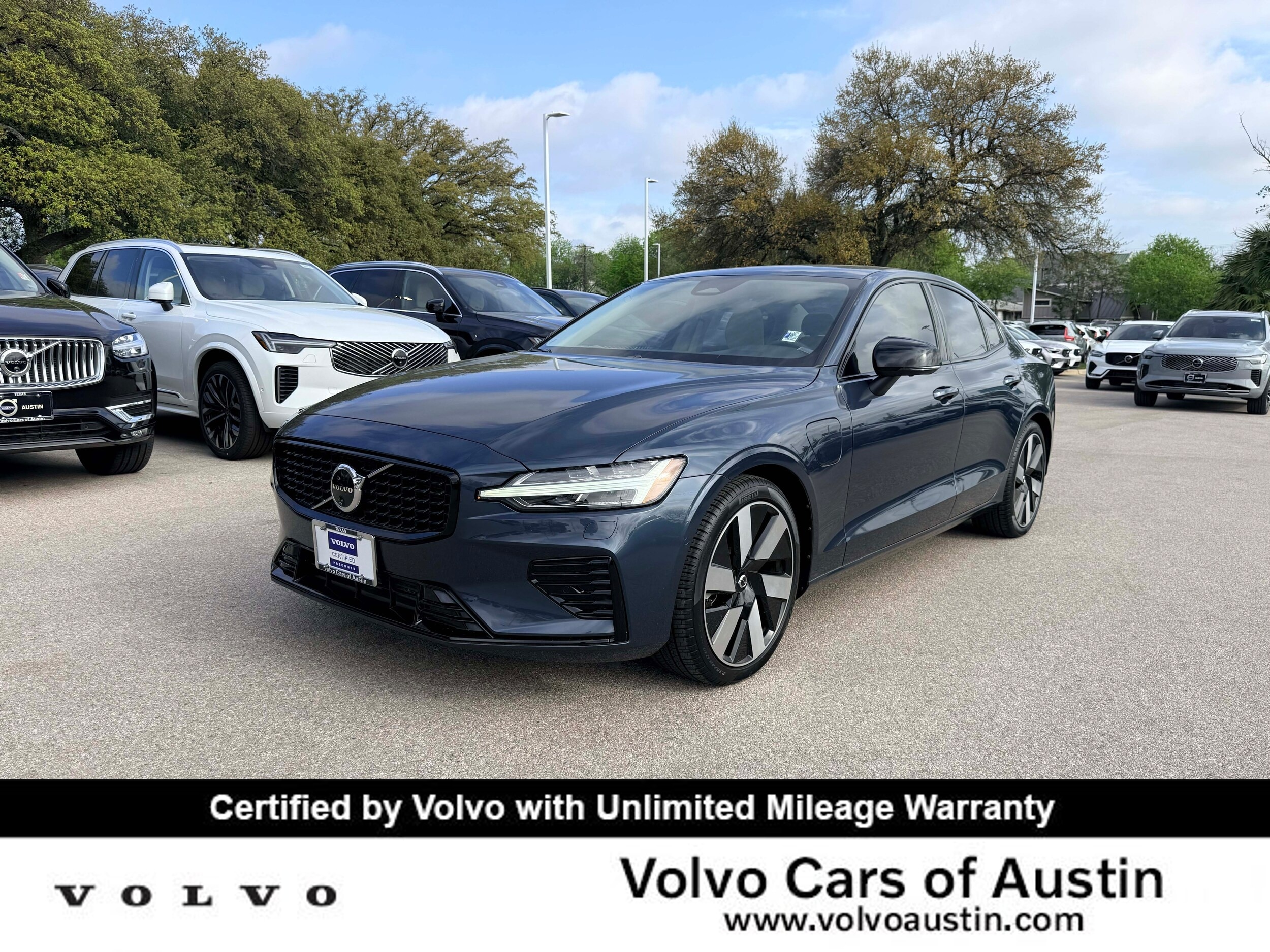 2024 Volvo S60 Recharge T8 Plus Dark Theme eAWD