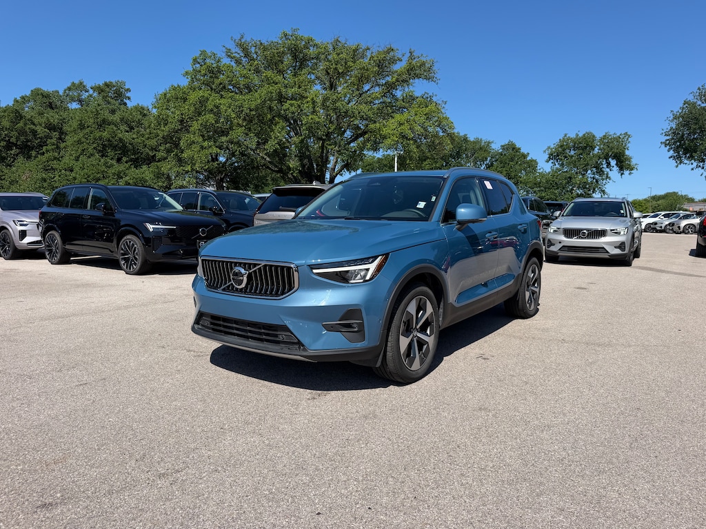 Certified 2025 Volvo XC40 B5 Plus Bright Theme SUV