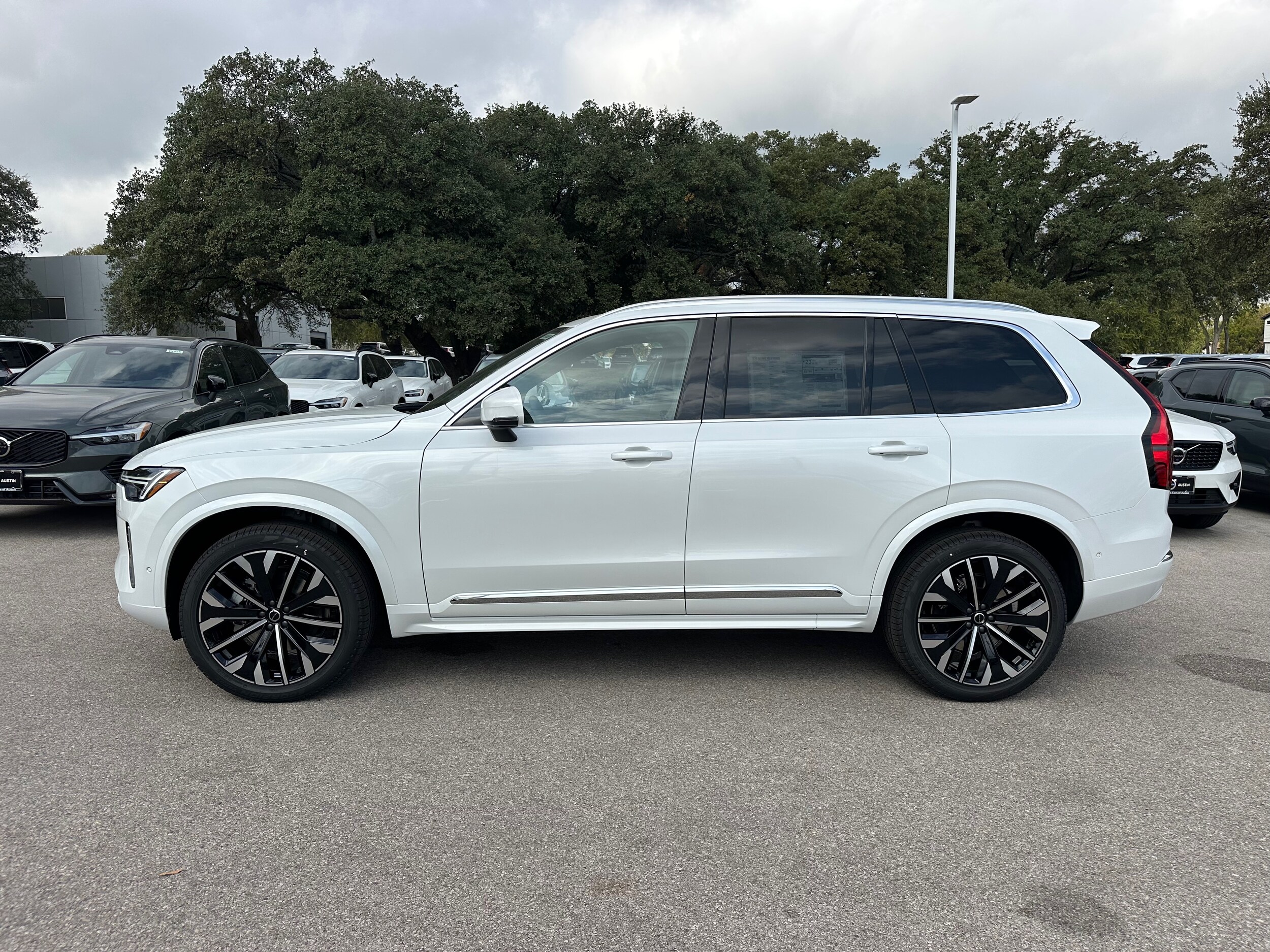2026 Volvo XC90 Plus photo 3