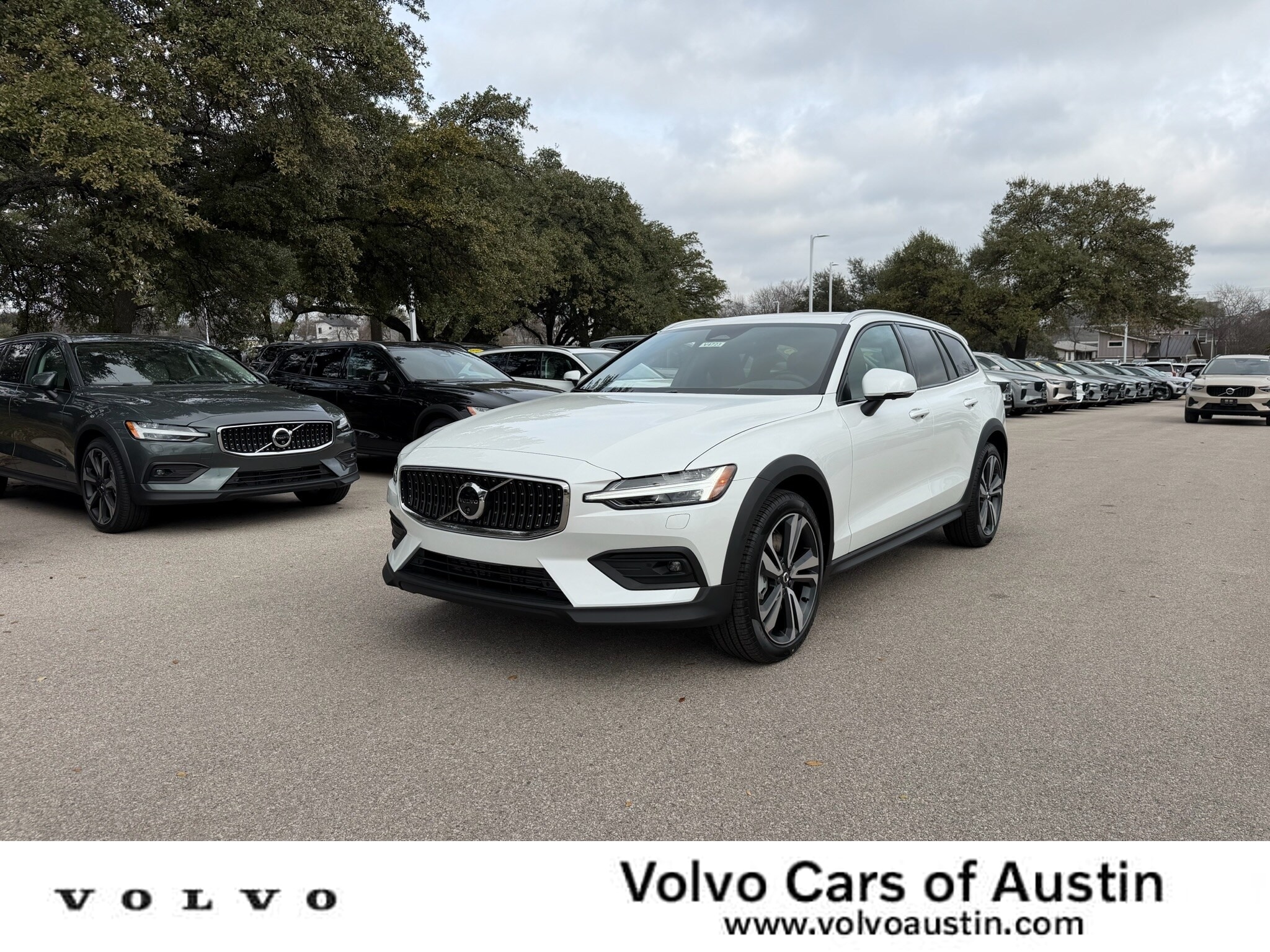 2026 Volvo V60 Cross Country B5 Plus AWD's photo