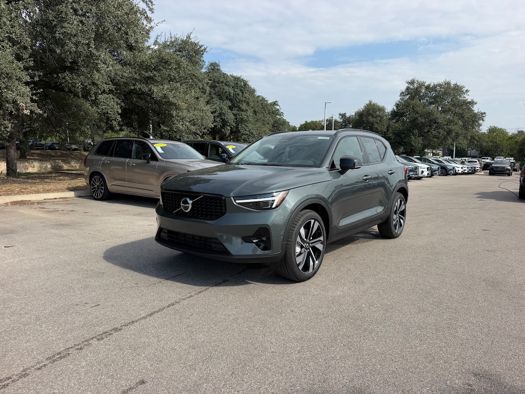 New 2026 Volvo XC40 B5 Plus SUV