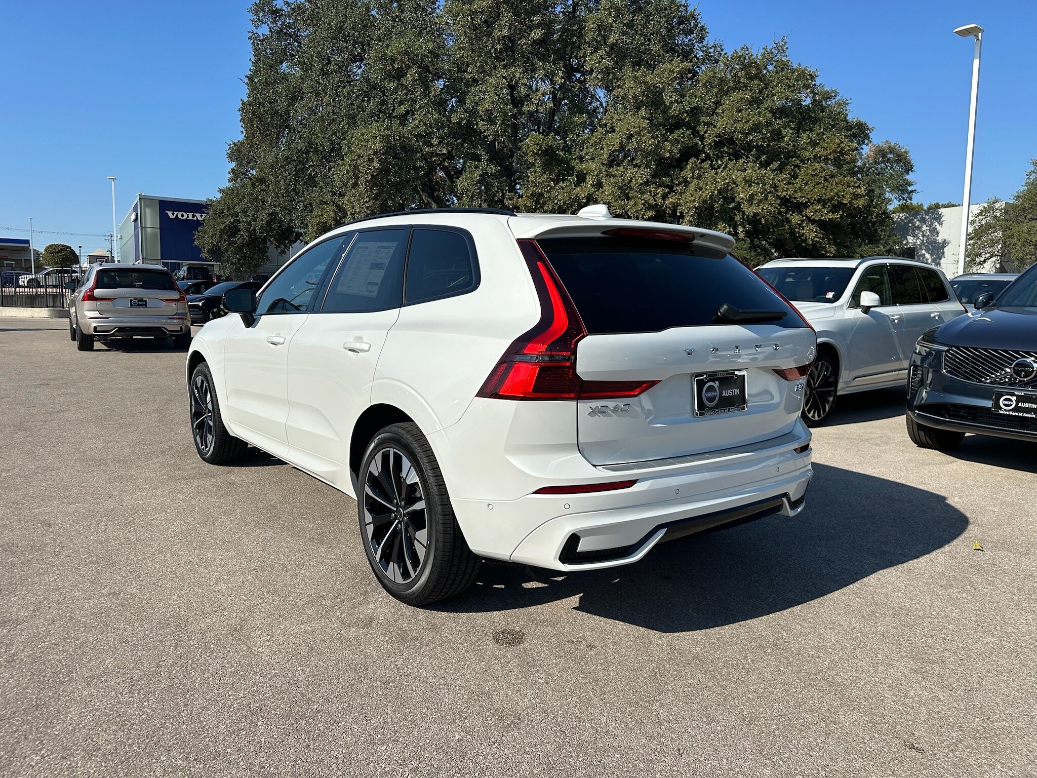2026 Volvo XC60 B5 Plus photo 2