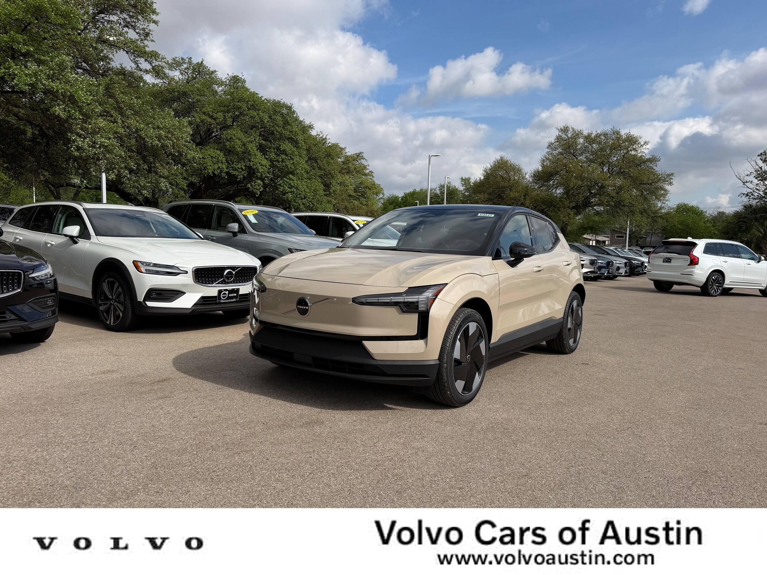 2026 Volvo EX30 Single Motor Plus's photo