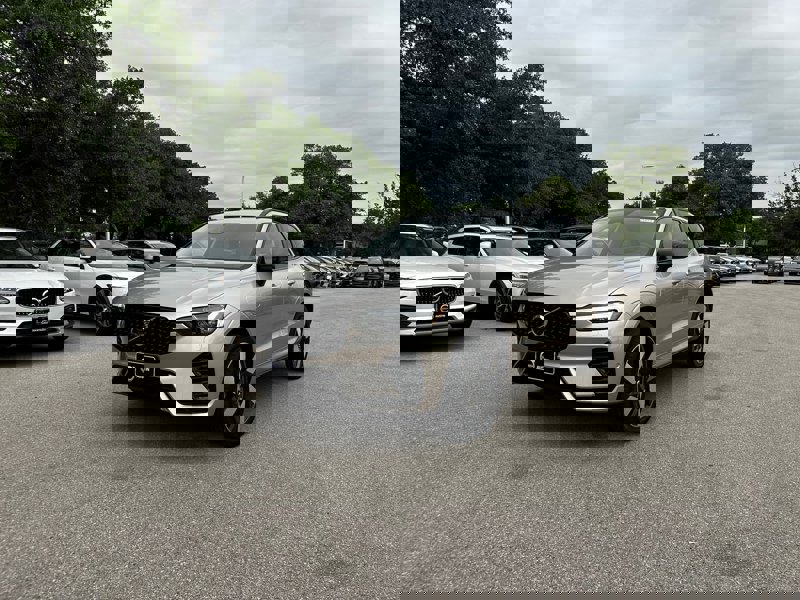 2025 Volvo XC60 Hybrid T8 Plus photo 2