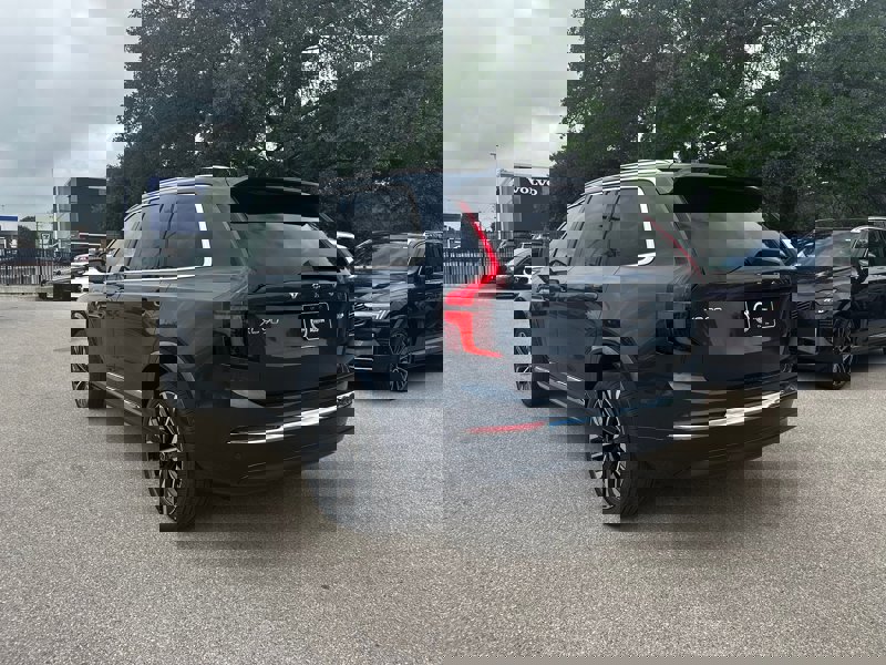 2025 Volvo XC90 T8 Plus photo 4