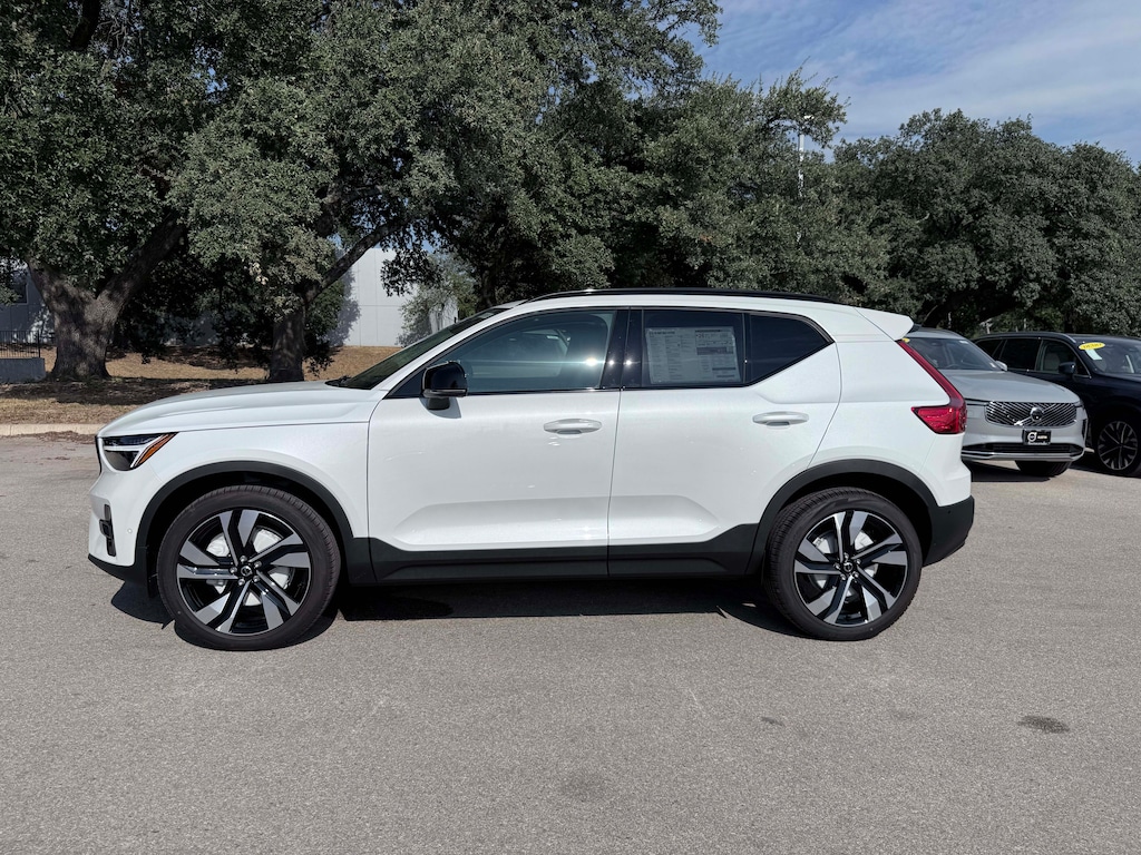 New 2026 Volvo XC40 B5 Ultra SUV