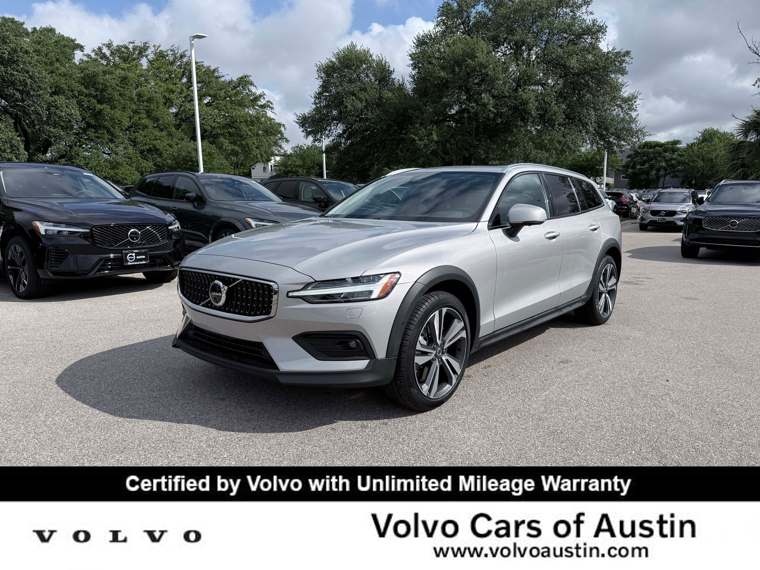 2025 Volvo V60 Cross Country B5 Plus AWD's photo