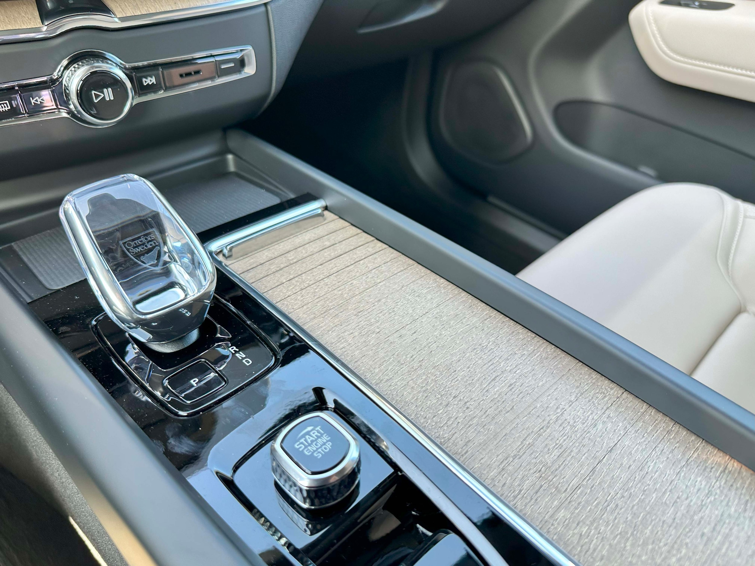 2026 Volvo XC60 Plus - Photo 23