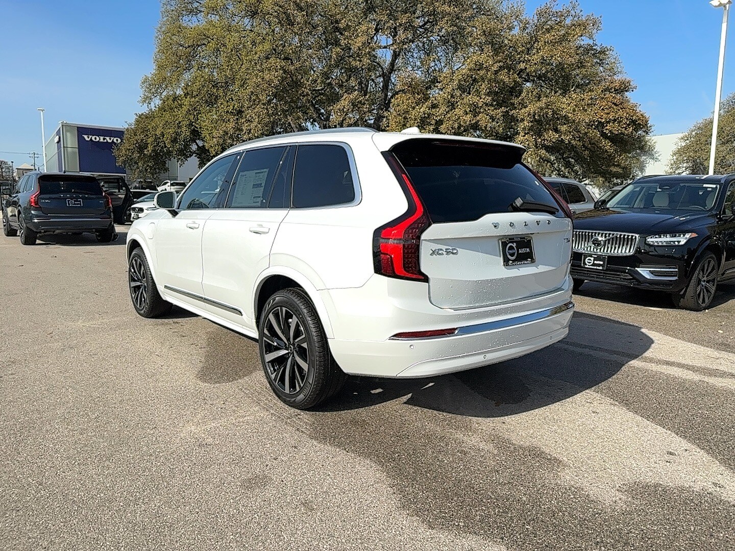 2025 Volvo XC90 Core T8 photo 4