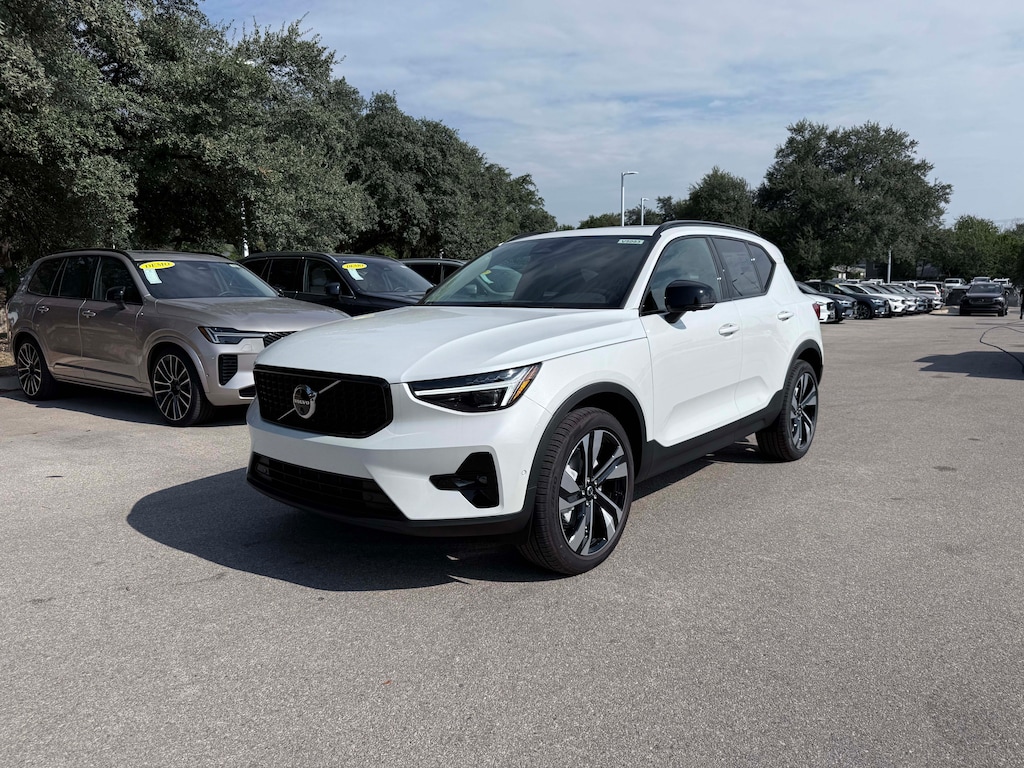 New 2026 Volvo XC40 B5 Ultra SUV