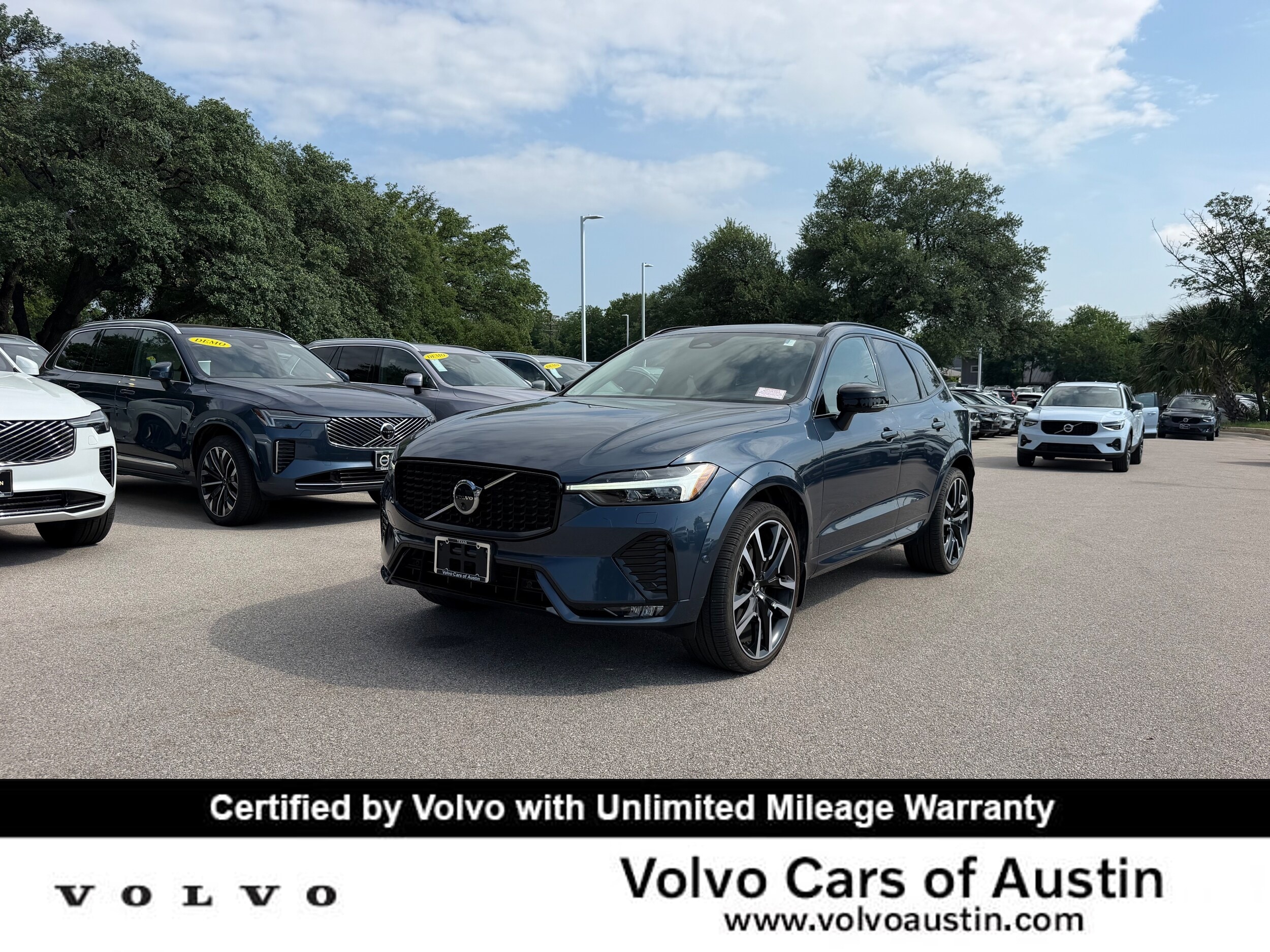 2024 Volvo XC60 B5 Ultimate Dark Theme AWD's photo