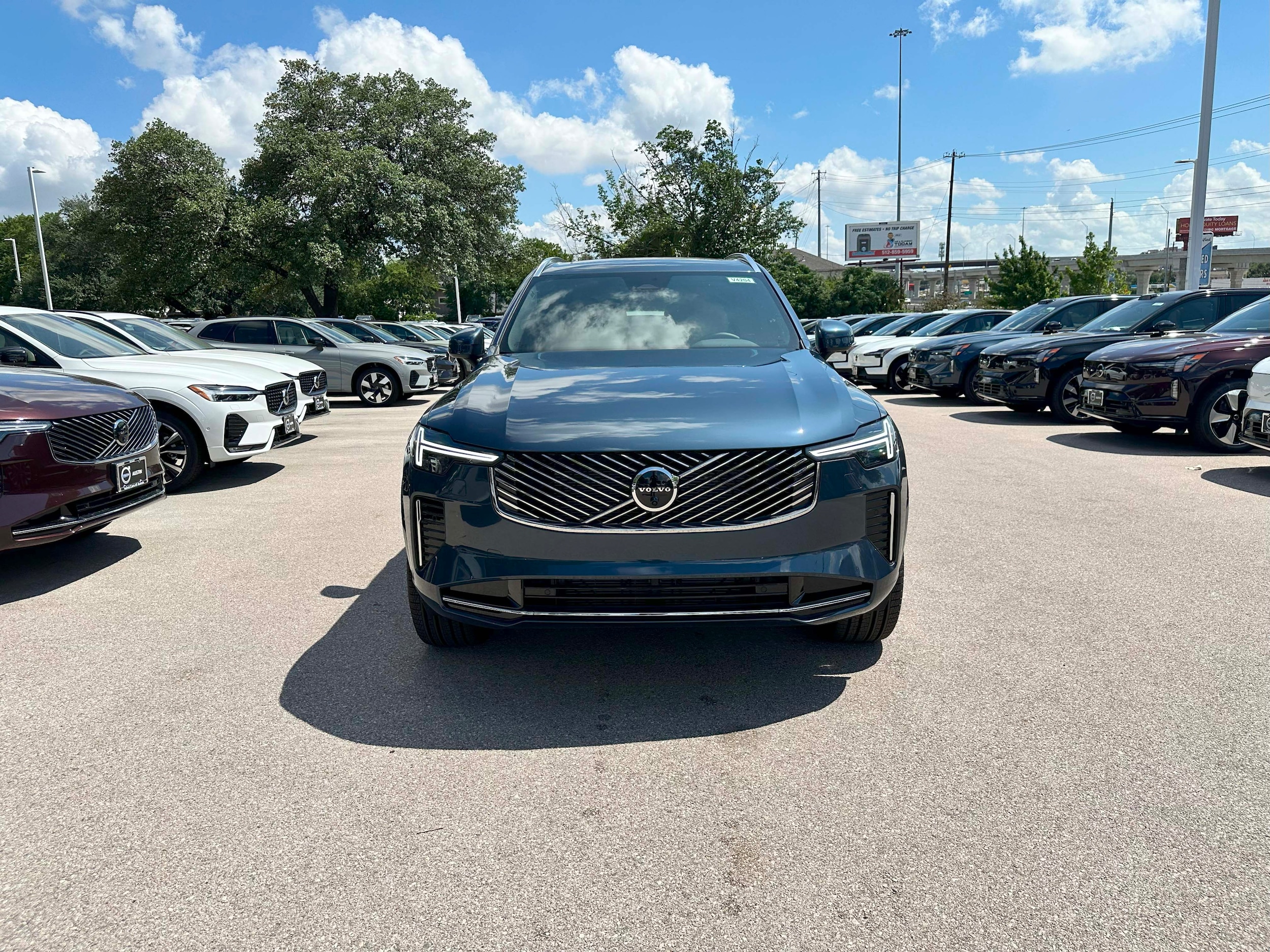2026 Volvo XC90 Plus - Photo 8