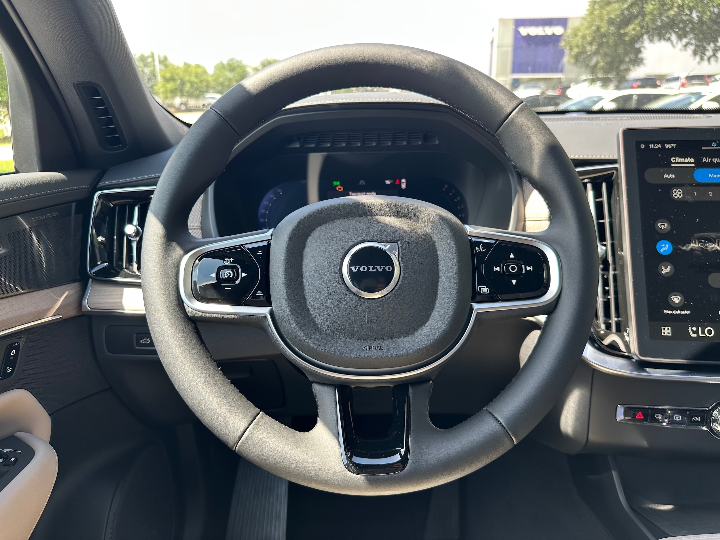 2026 Volvo XC90 Plus - Photo 15