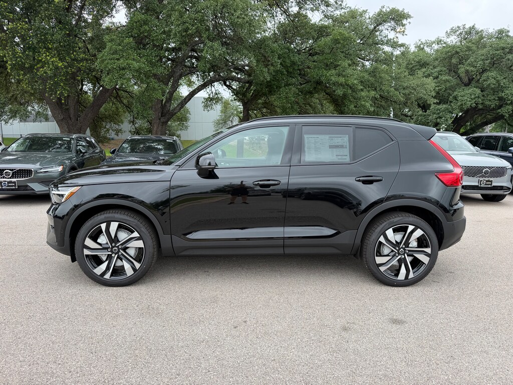 New 2026 Volvo XC40 B5 Ultra SUV
