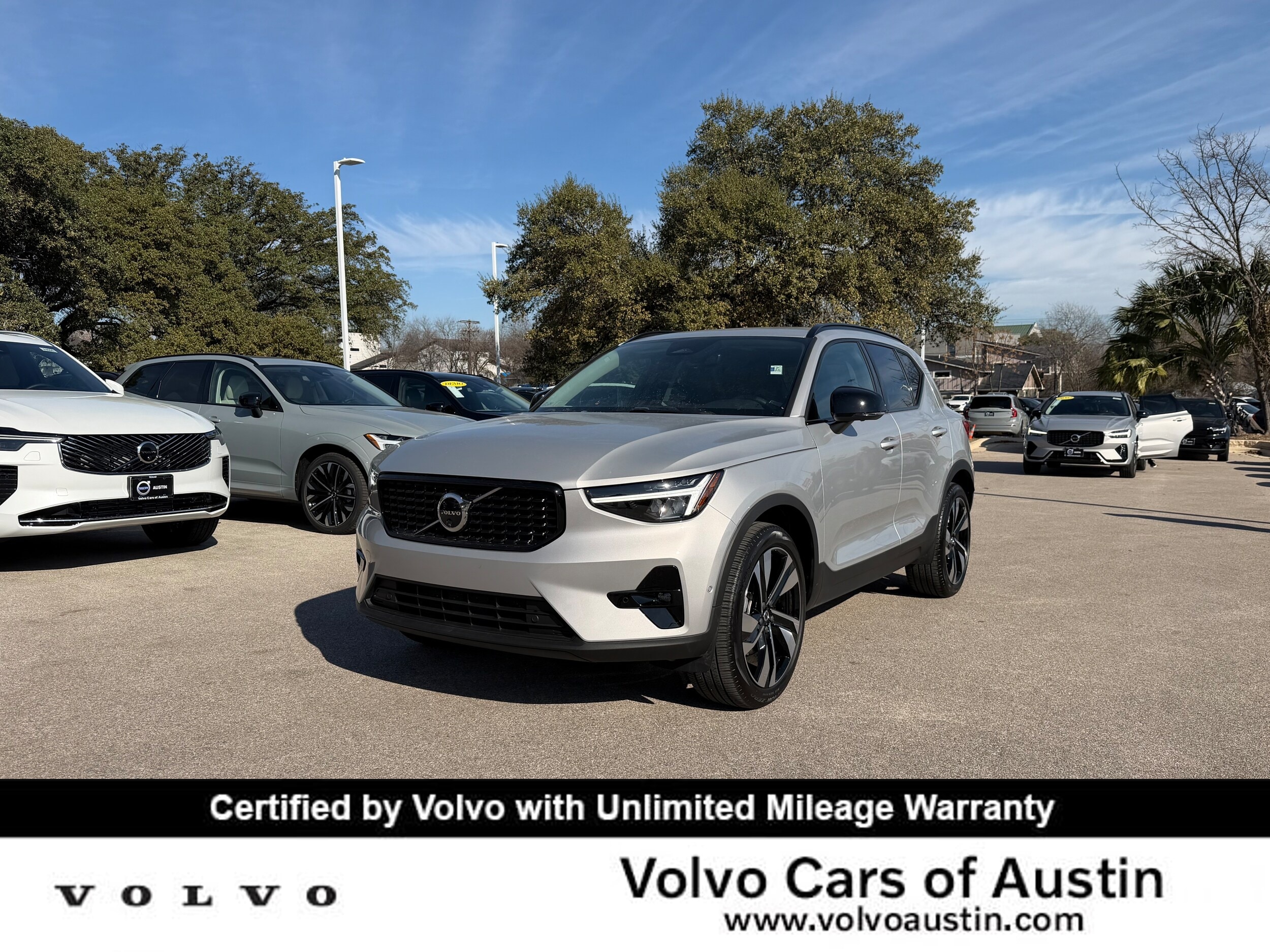 2025 Volvo XC40 SUV 