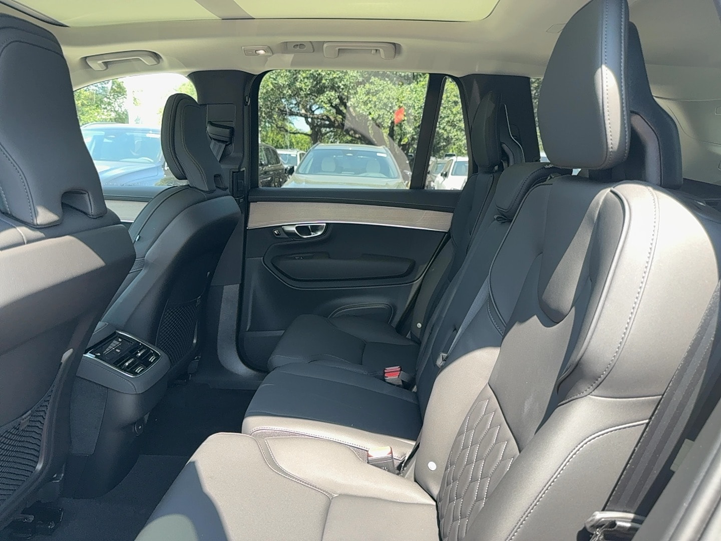 2025 Volvo XC90 Core - Photo 15