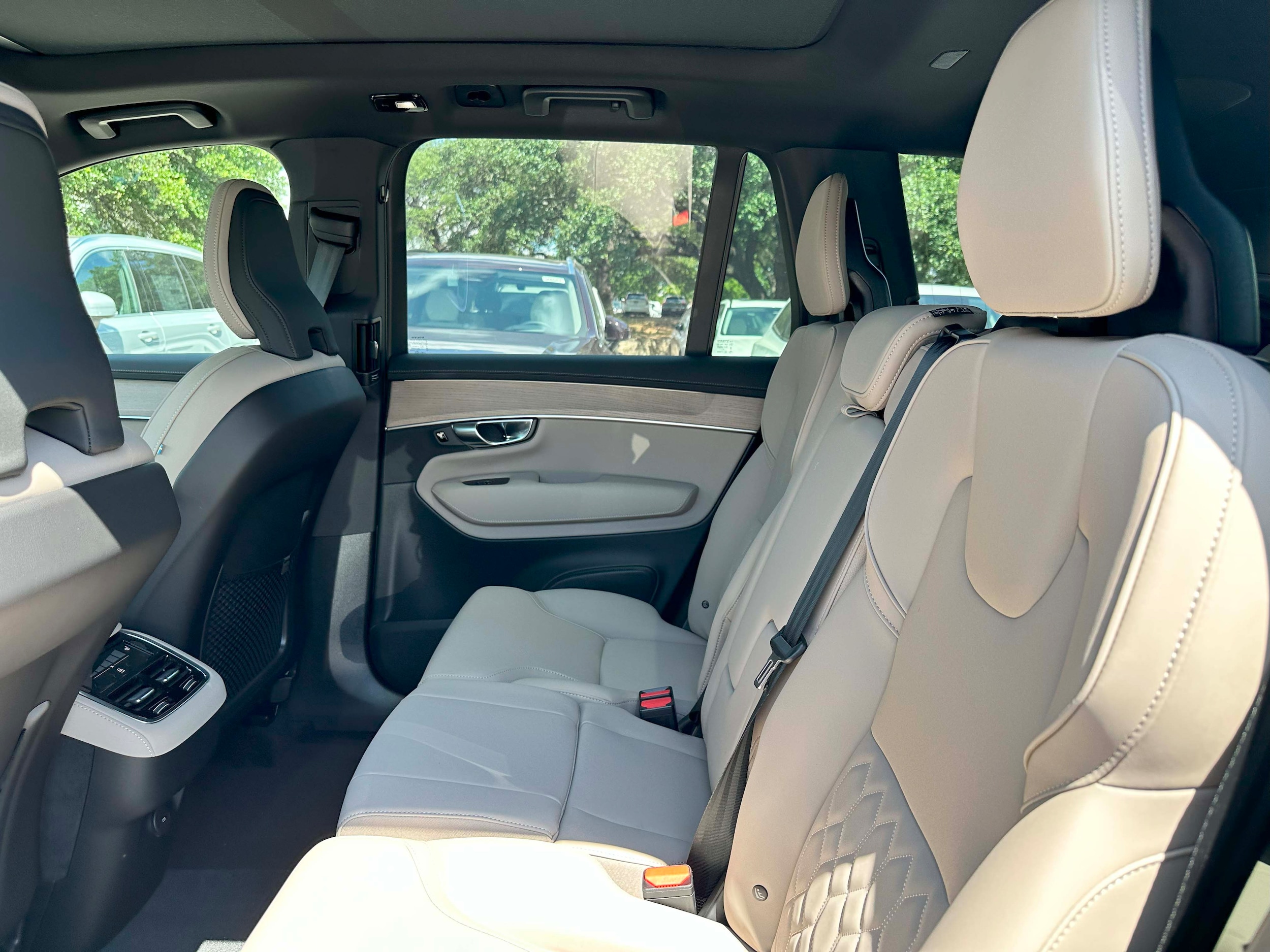 2026 Volvo XC90 Plus - Photo 15
