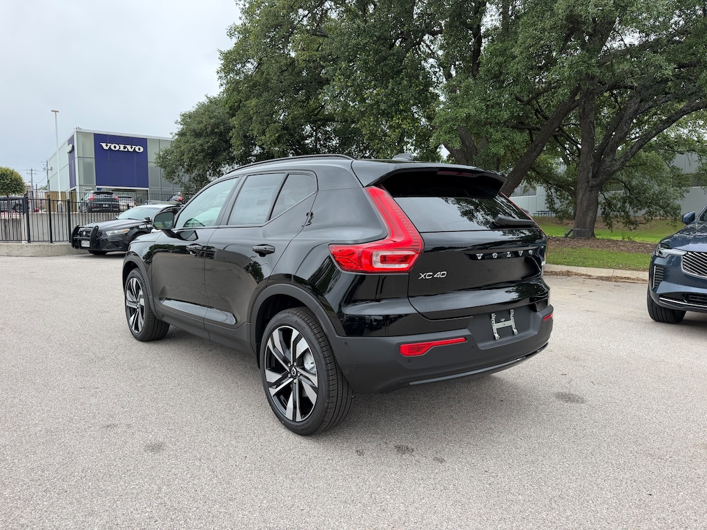 New 2026 Volvo XC40 B5 Ultra SUV