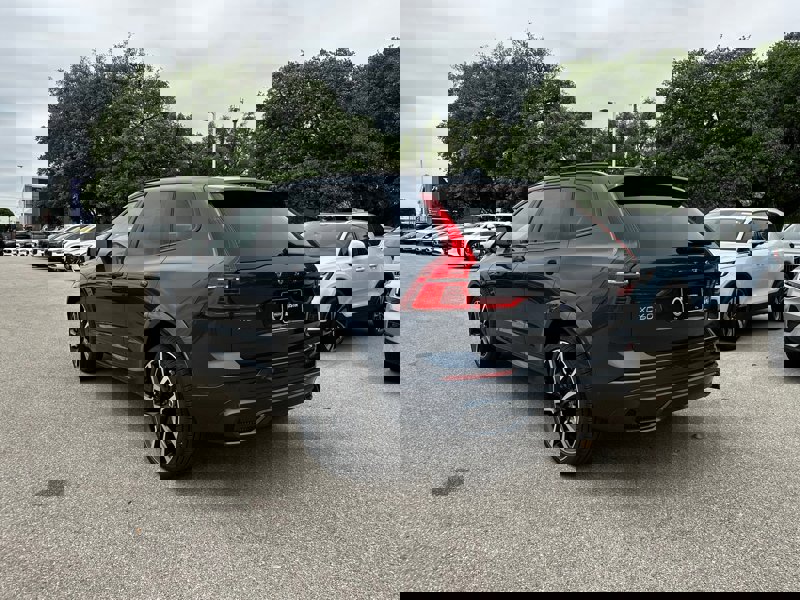 2025 Volvo XC60 B5 photo 4