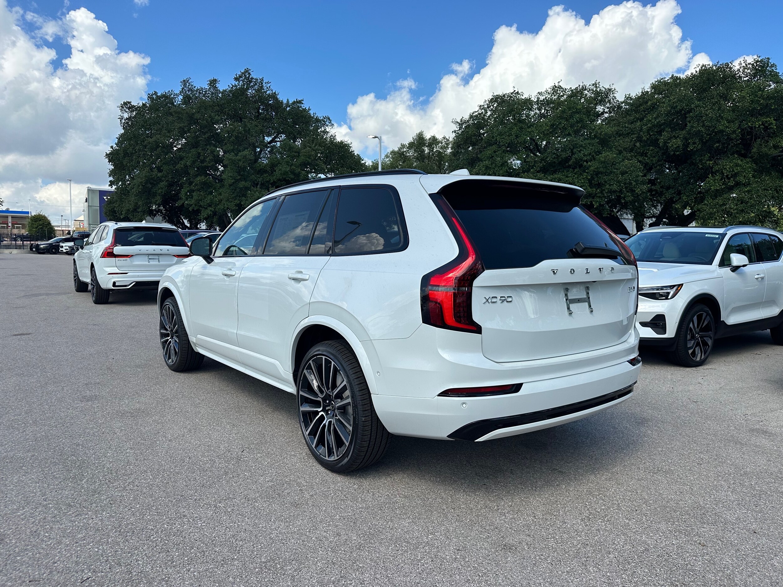 2026 Volvo XC90 AWD photo 3