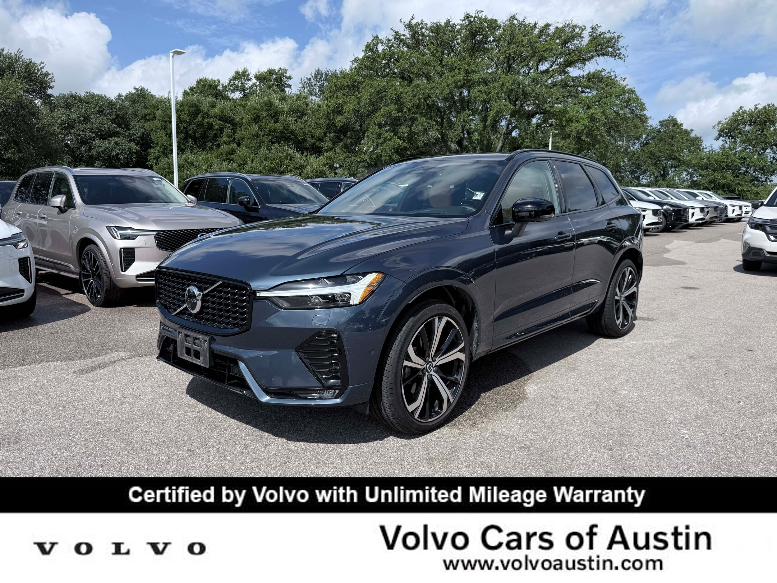 2024 Volvo XC60 B5 Ultimate Dark Theme AWD's photo