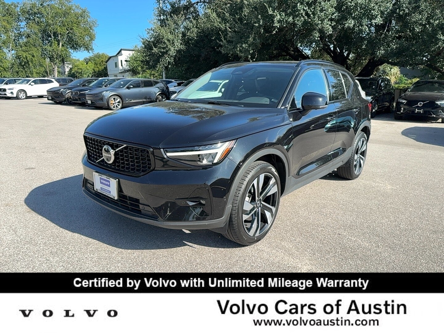 2025 Volvo XC40 B5 Plus Dark Theme