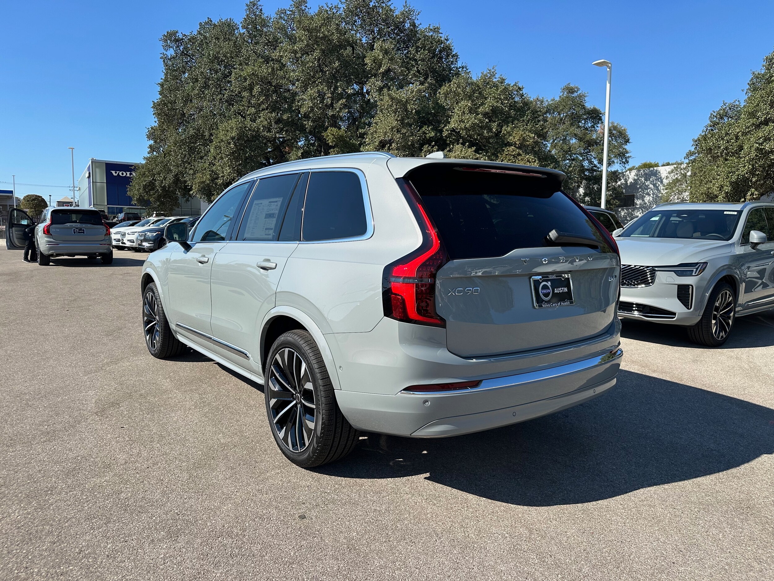2026 Volvo XC90 Plus photo 2