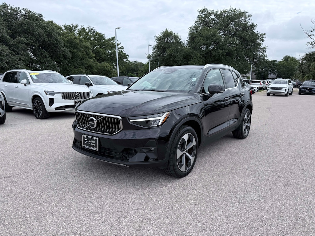 Certified 2025 Volvo XC40 B5 Plus Bright Theme SUV