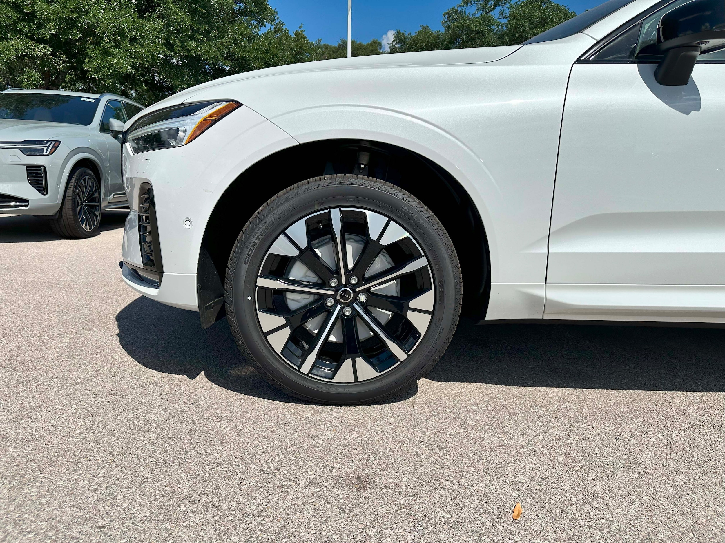 2026 Volvo XC60 Plus - Photo 8