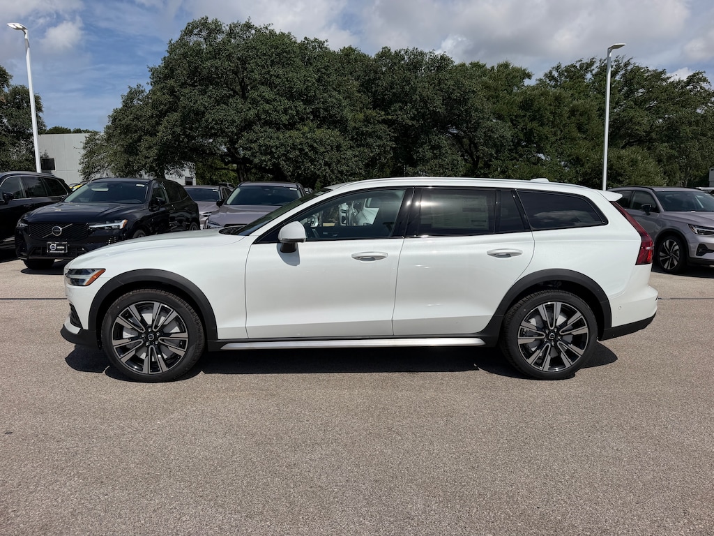 New 2026 Volvo V60 Cross Country B5 Ultra Wagon