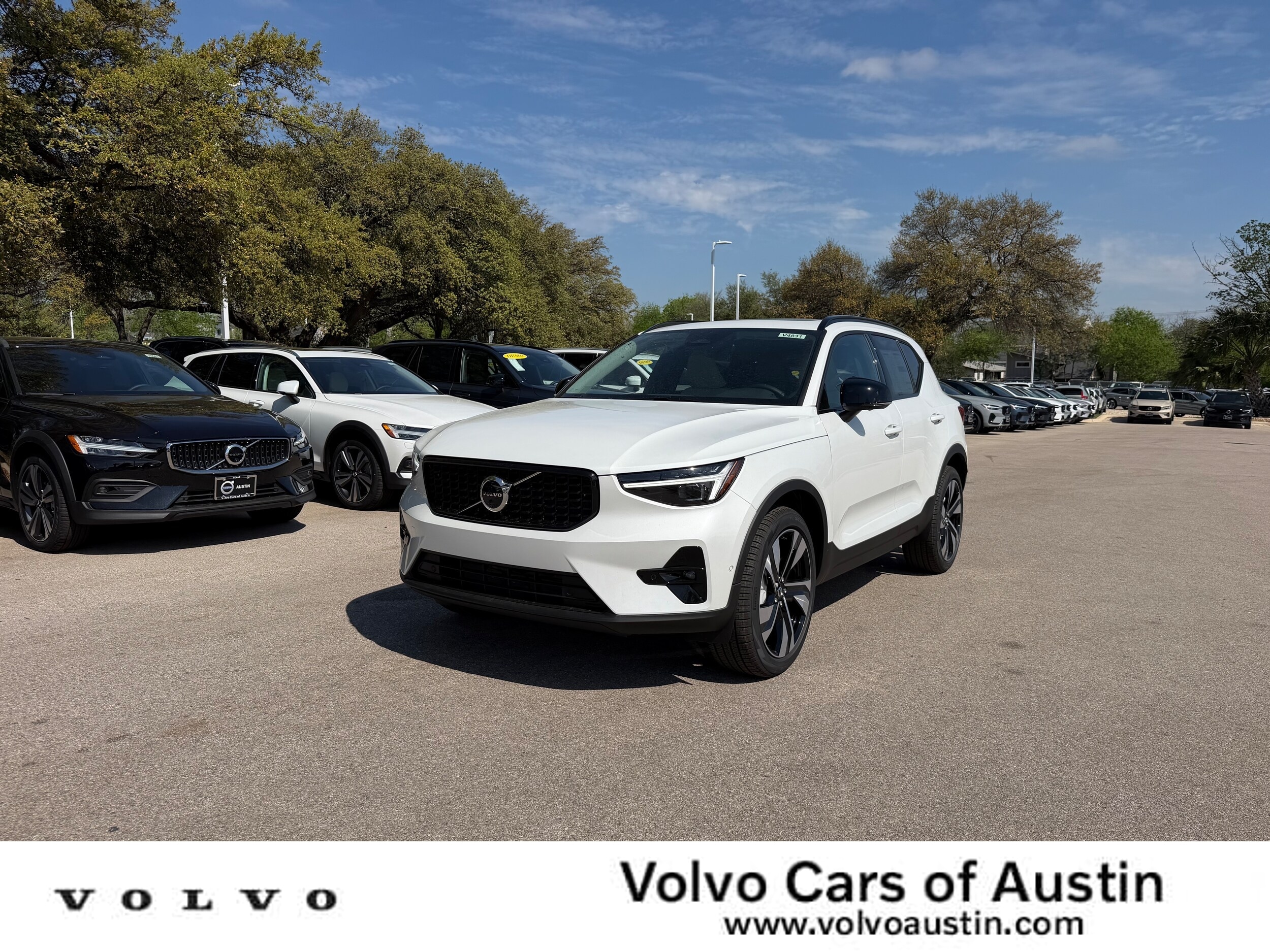 2026 Volvo XC40 SUV 