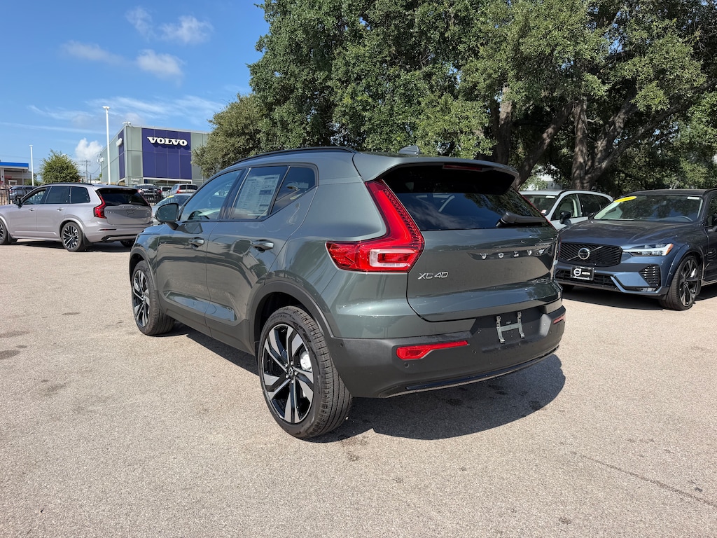New 2026 Volvo XC40 B5 Plus SUV