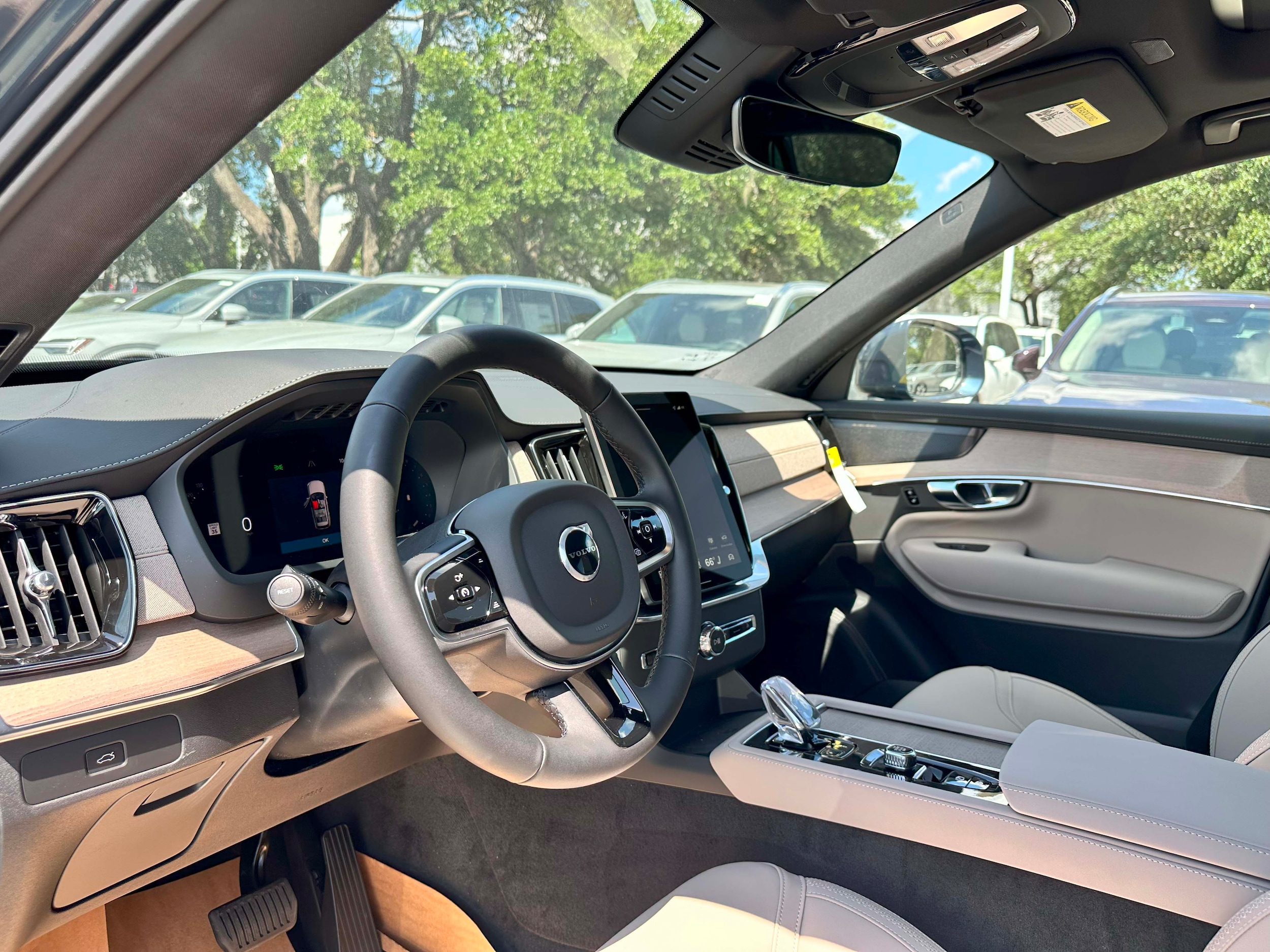 2026 Volvo XC90 Plus - Photo 11