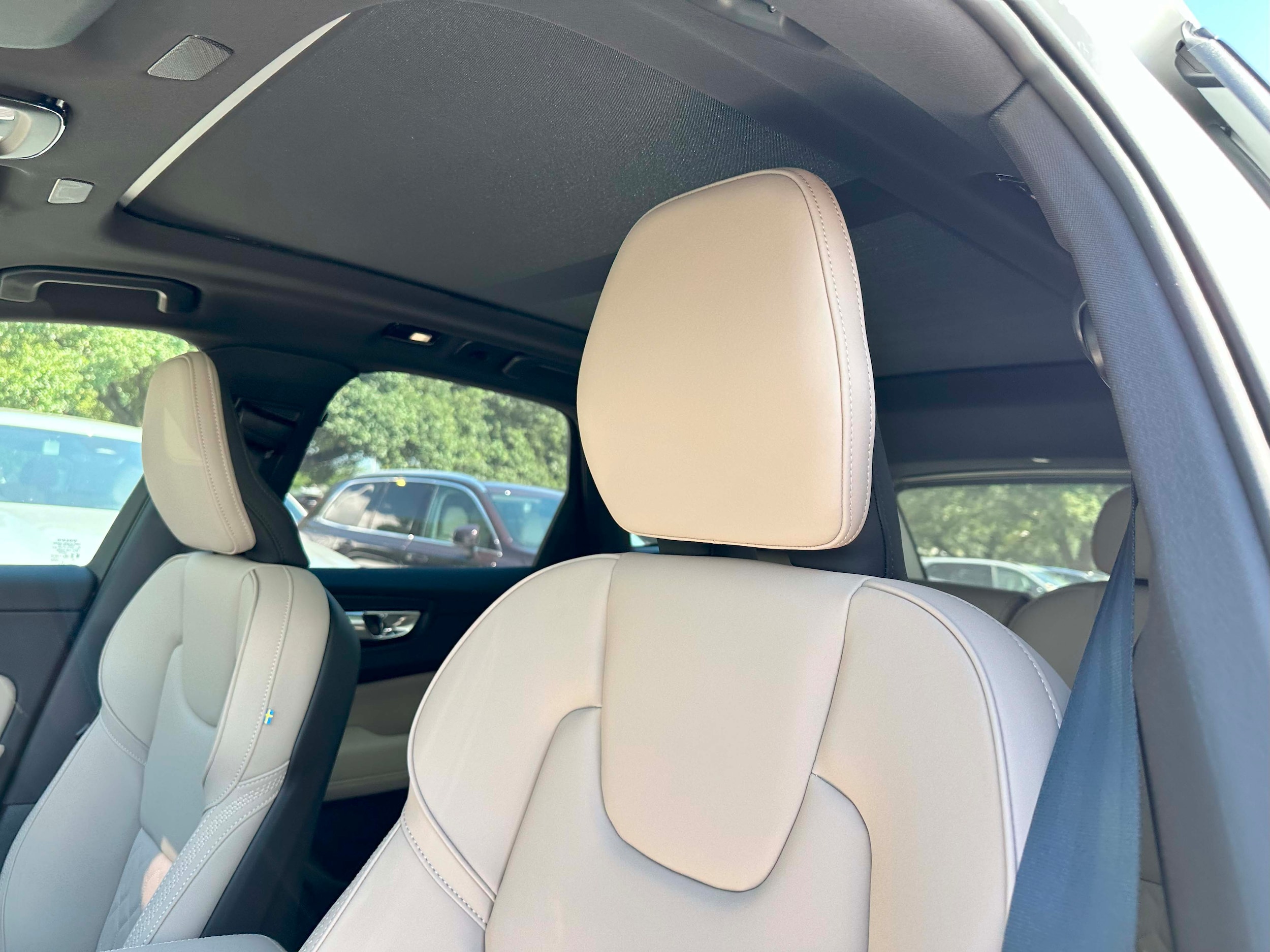 2026 Volvo XC60 Plus - Photo 12