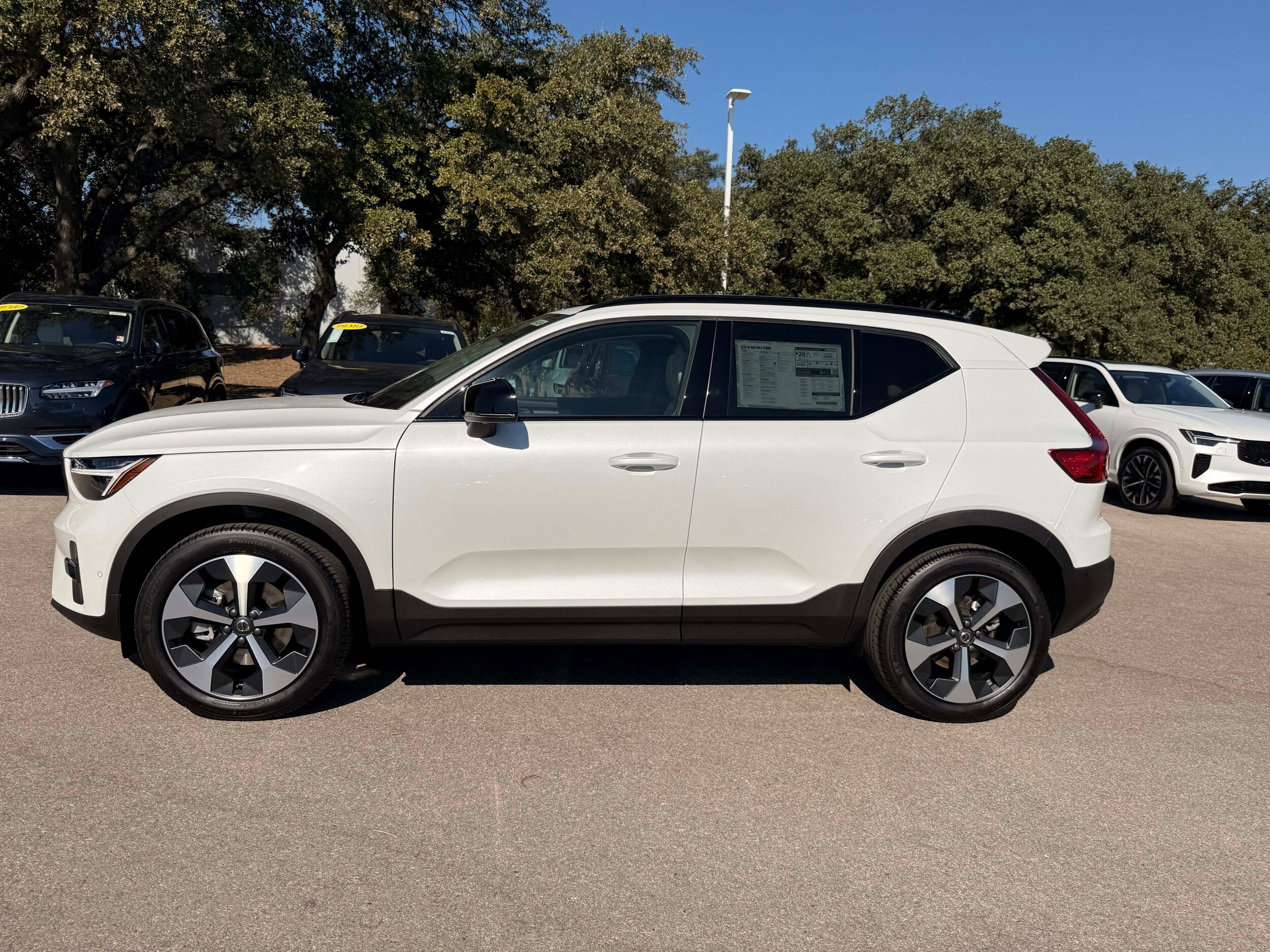2026 Volvo XC40 Plus photo 2