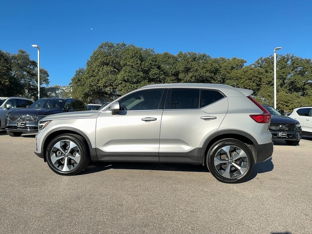Used 2023 Volvo XC40 B5 AWD Plus Bright SUV