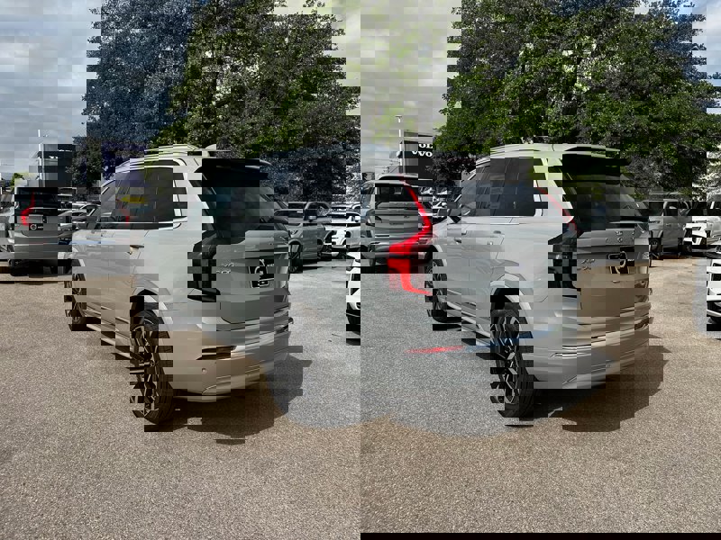2025 Volvo XC90 Core T8 photo 4