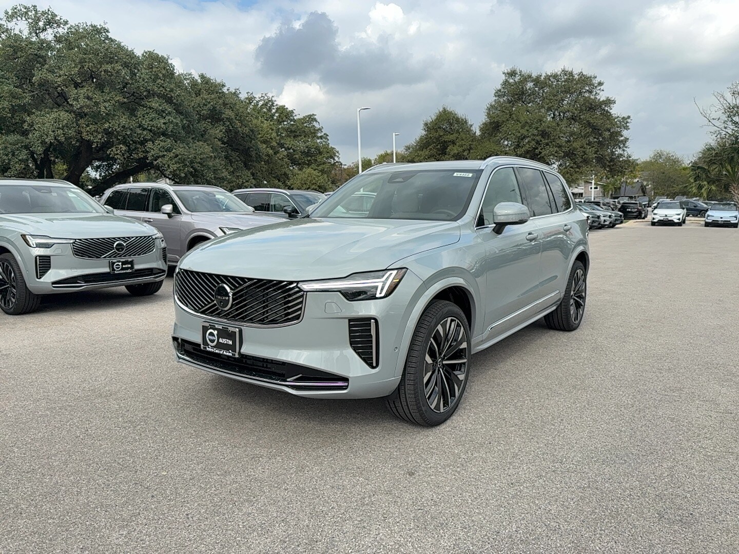 2026 Volvo XC90 Plus photo 2