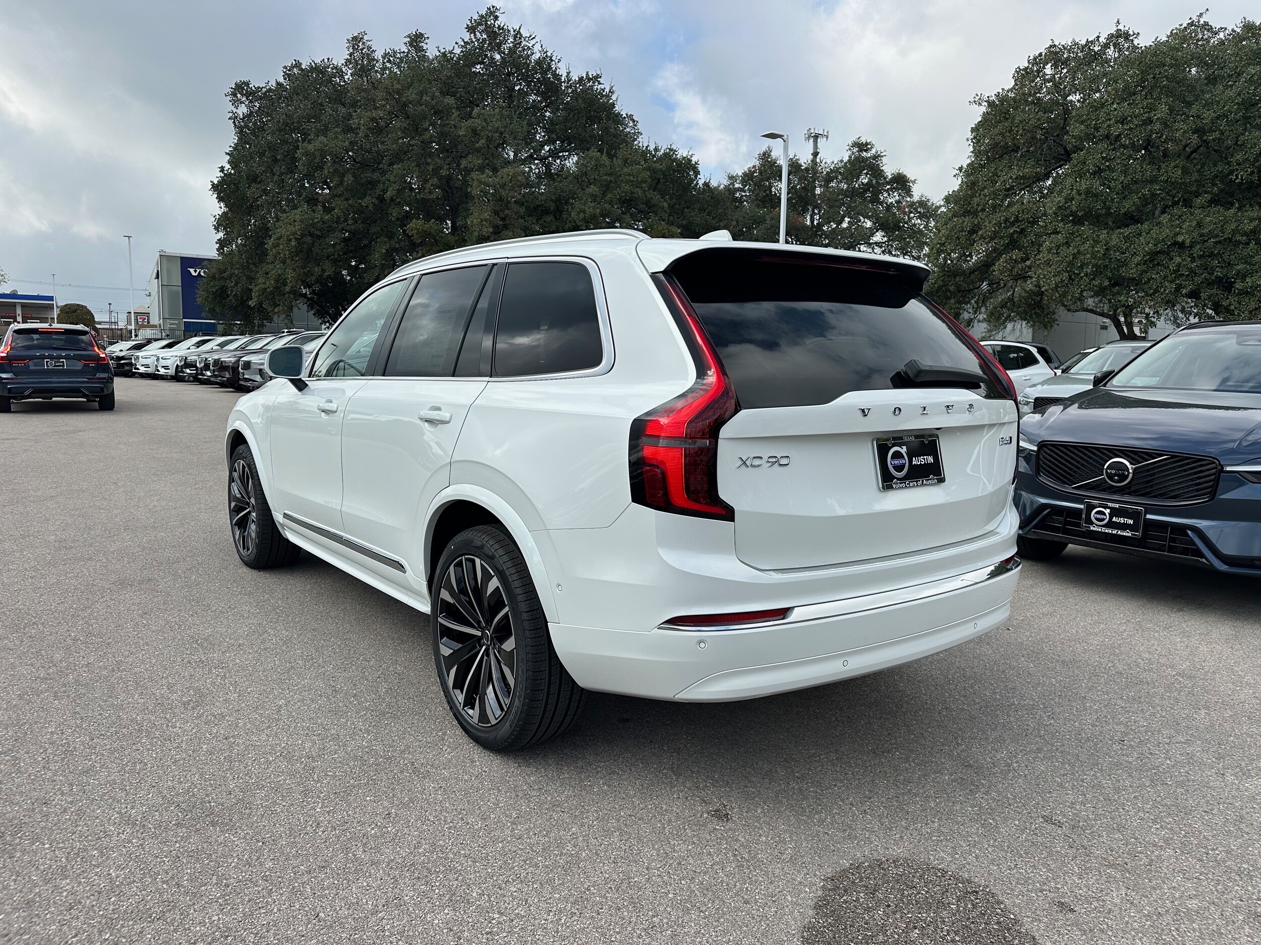 2026 Volvo XC90 Plus photo 4