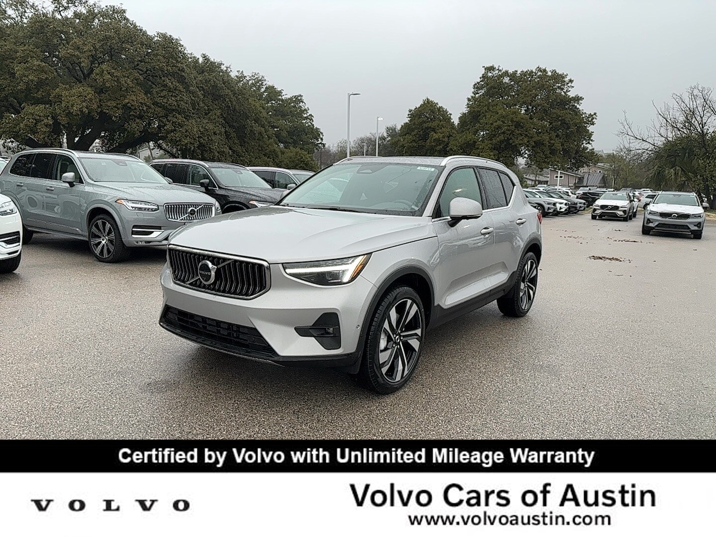 2025 Volvo XC40 SUV 