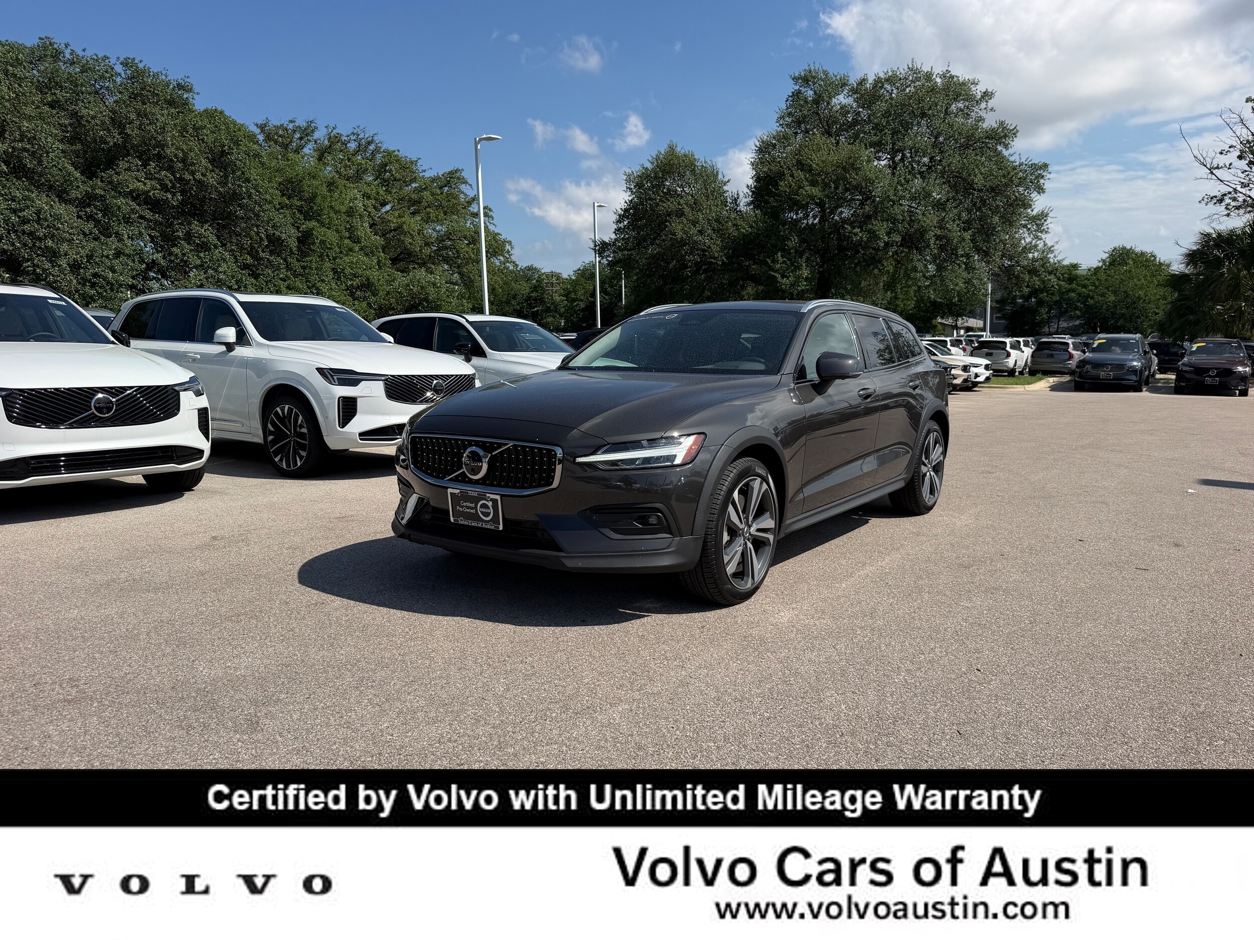2025 Volvo V60 Cross Country B5 Plus AWD's photo