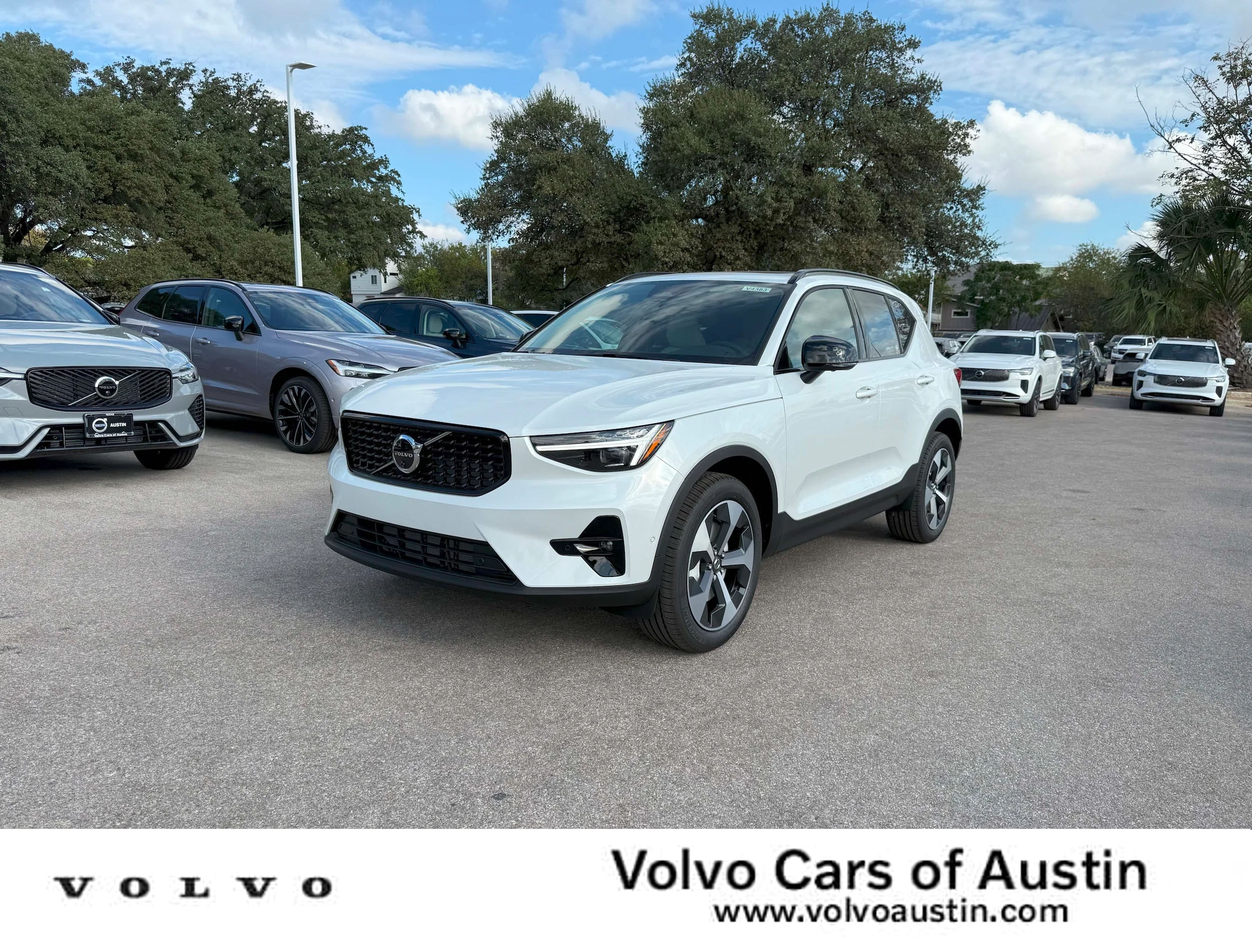 2026 Volvo XC40 Plus's photo