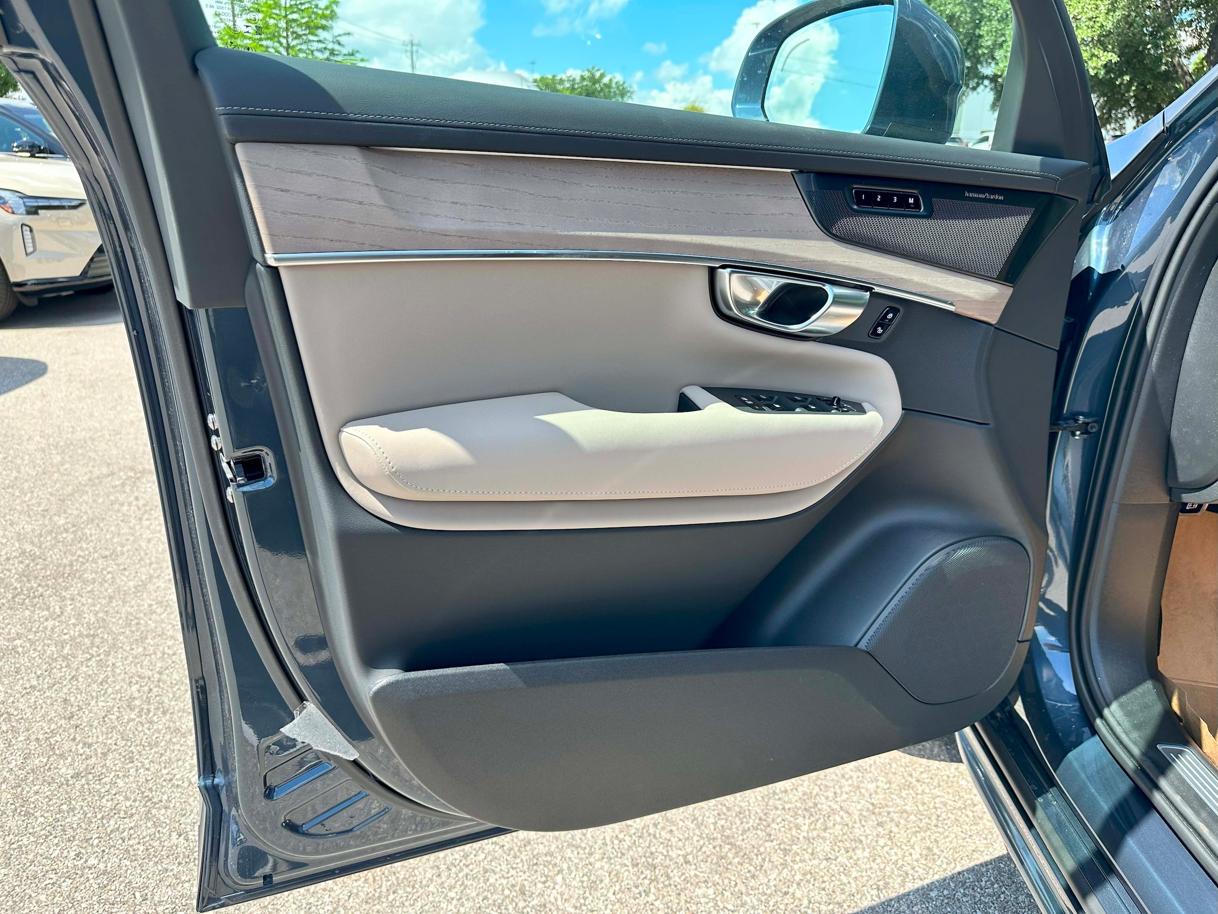 2026 Volvo XC90 Plus - Photo 10