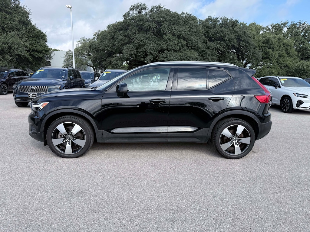 Used 2020 Volvo XC40 T5 Momentum SUV