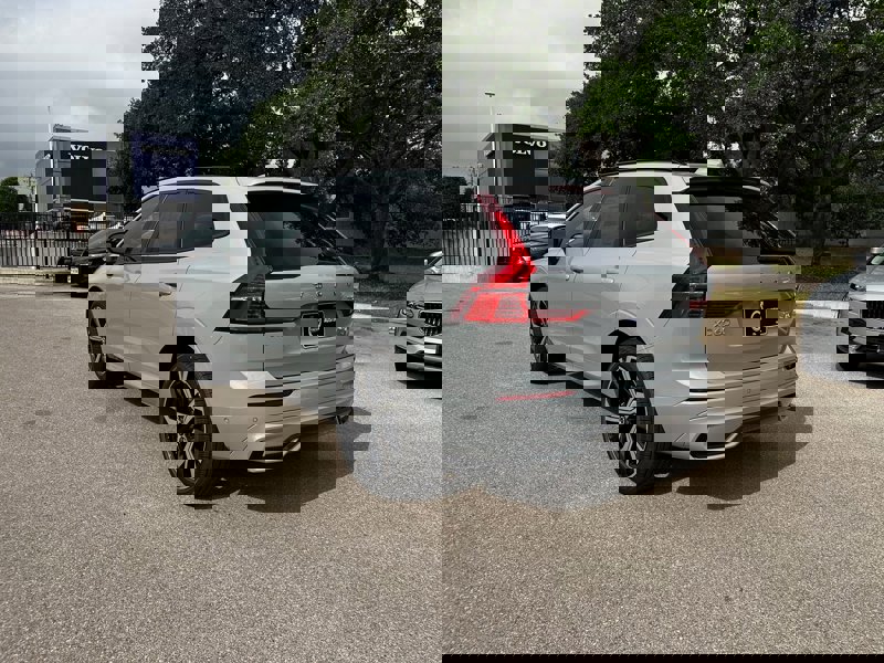 2025 Volvo XC60 B5 photo 4